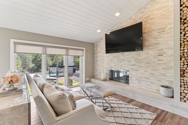 3700 Hidden Creek Drive, West Des Moines, IA 50265