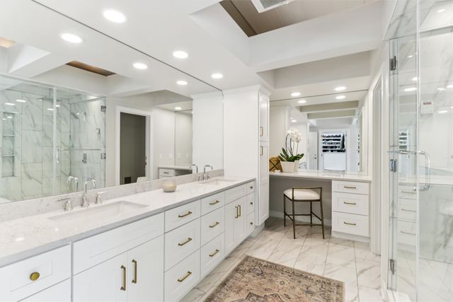 3700 Hidden Creek Drive, West Des Moines, IA 50265