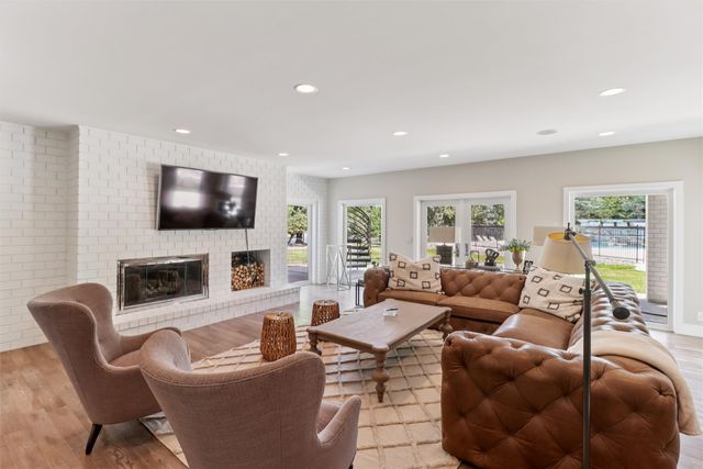 3700 Hidden Creek Drive, West Des Moines, IA 50265