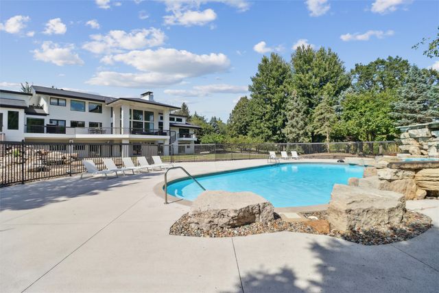 3700 Hidden Creek Drive, West Des Moines, IA 50265