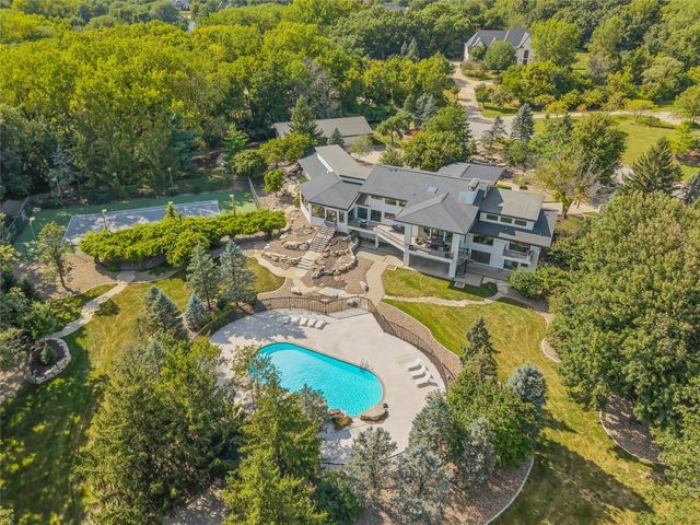 3700 Hidden Creek Drive, West Des Moines, IA 50265