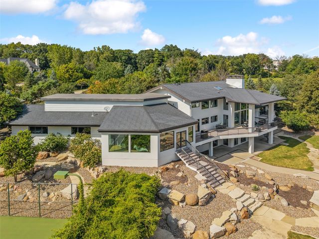 3700 Hidden Creek Drive, West Des Moines, IA 50265