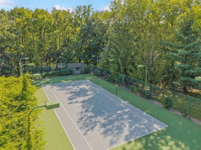 3700 Hidden Creek Drive, West Des Moines, IA 50265