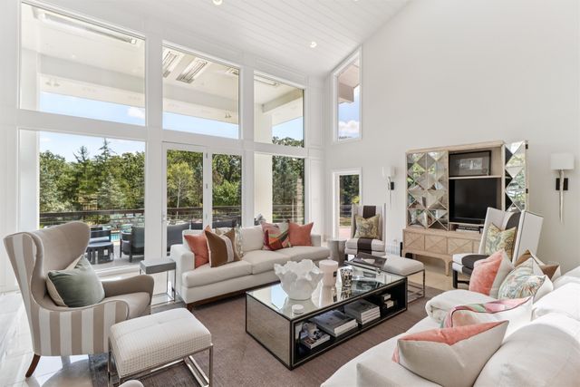 3700 Hidden Creek Drive, West Des Moines, IA 50265