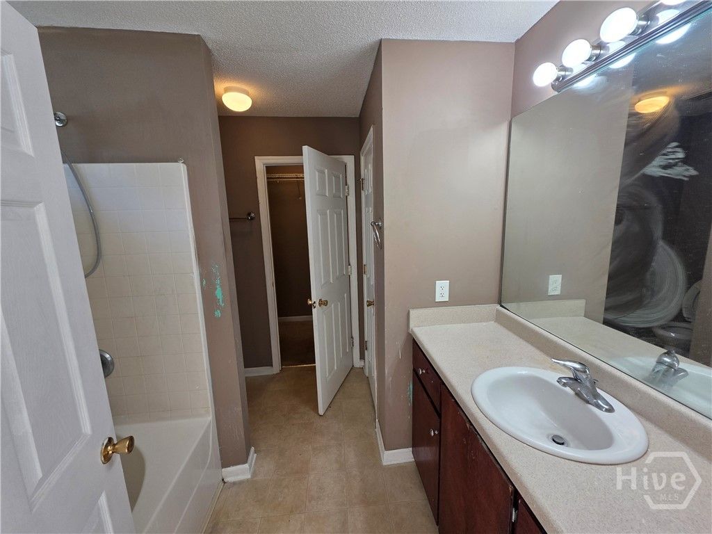 Image 15 of property listing at 30 Escapade Lane, Savannah, GA 31405