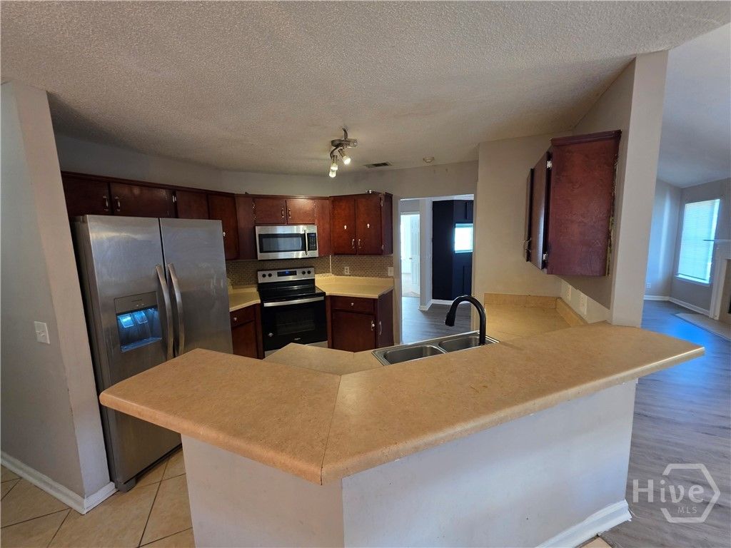 Image 20 of property listing at 30 Escapade Lane, Savannah, GA 31405