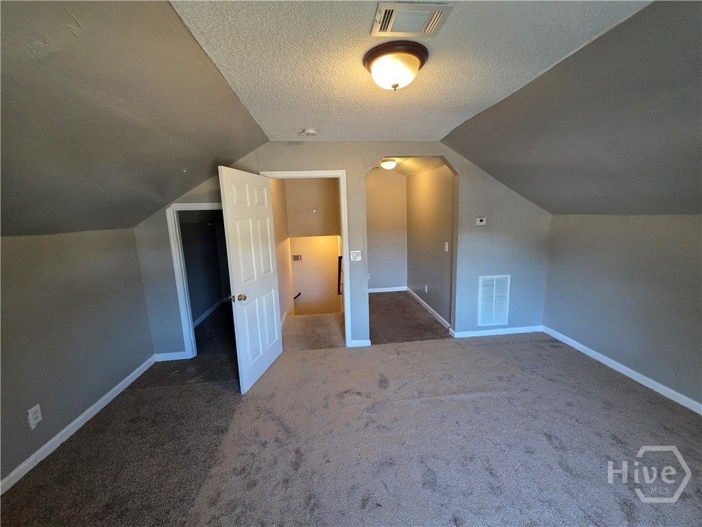Image 8 of property listing at 30 Escapade Lane, Savannah, GA 31405