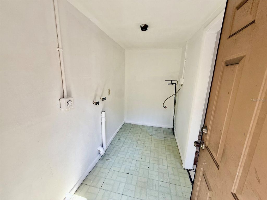 Image 16 of property listing at 1134 ENGMAN STREET, Clearwater, FL 33755