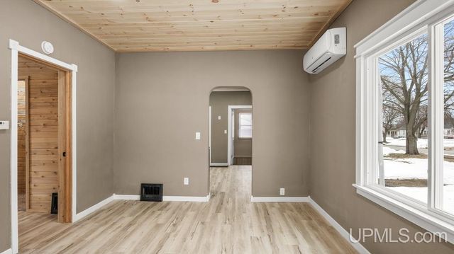 1006 Stephenson Avenue, Escanaba, MI 49829