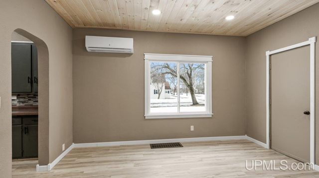 1006 Stephenson Avenue, Escanaba, MI 49829