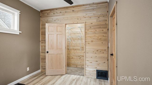 1006 Stephenson Avenue, Escanaba, MI 49829