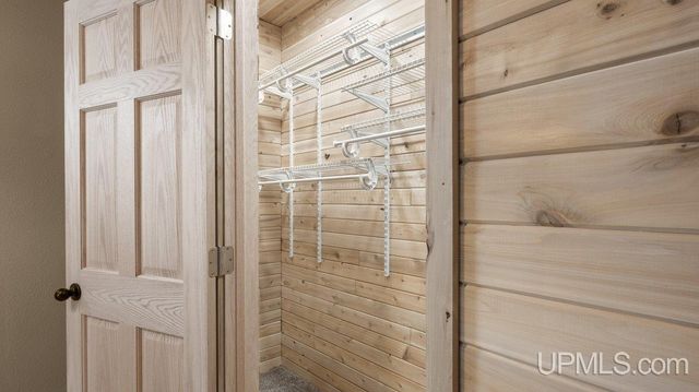 1006 Stephenson Avenue, Escanaba, MI 49829