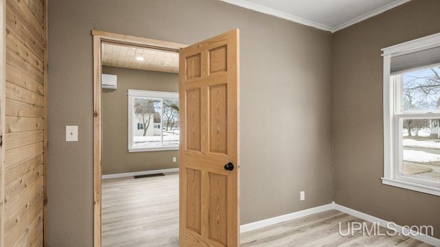 1006 Stephenson Avenue, Escanaba, MI 49829