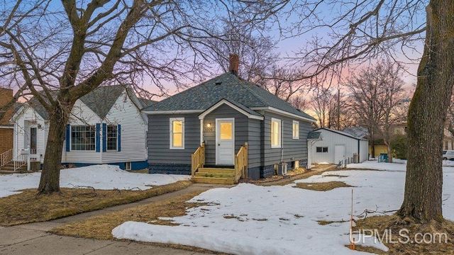 1006 Stephenson Avenue, Escanaba, MI 49829