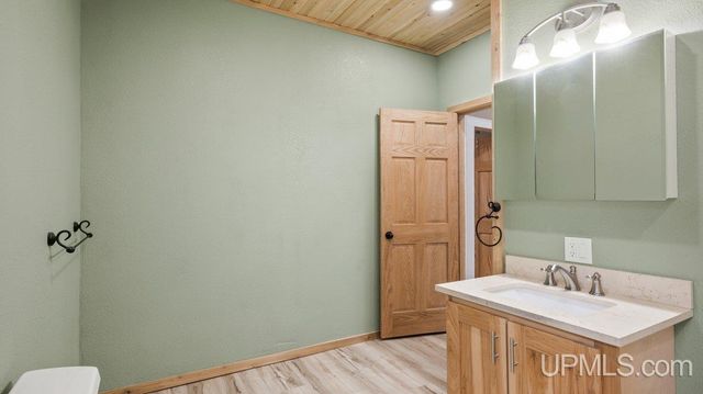 1006 Stephenson Avenue, Escanaba, MI 49829