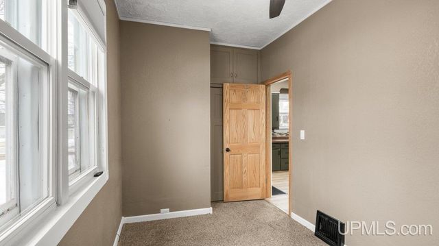 1006 Stephenson Avenue, Escanaba, MI 49829