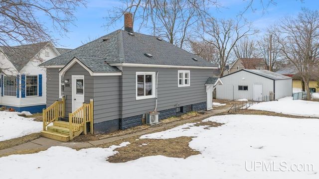 1006 Stephenson Avenue, Escanaba, MI 49829