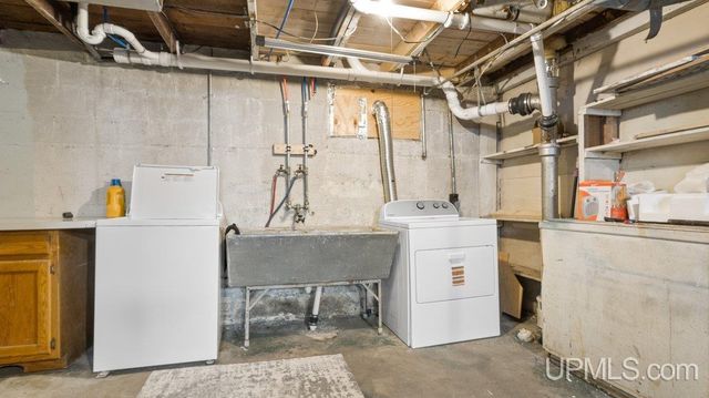 1006 Stephenson Avenue, Escanaba, MI 49829