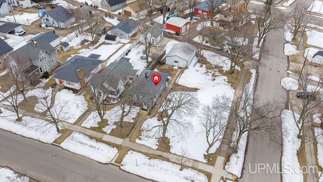 1006 Stephenson Avenue, Escanaba, MI 49829