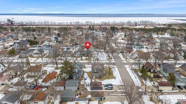 1006 Stephenson Avenue, Escanaba, MI 49829