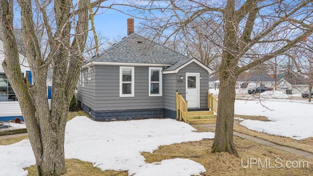 1006 Stephenson Avenue, Escanaba, MI 49829