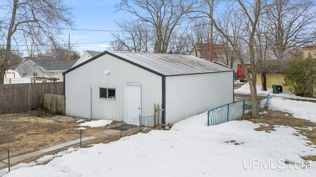 1006 Stephenson Avenue, Escanaba, MI 49829