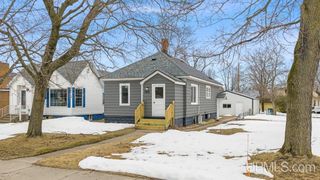 1006 Stephenson Avenue, Escanaba, MI 49829