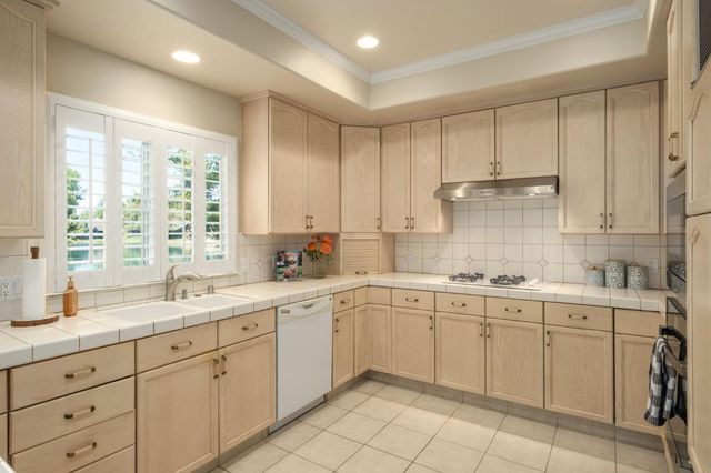 2888 W Kensington Lane, Fresno, CA 93711