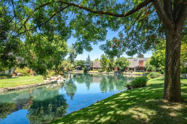 2888 W Kensington Lane, Fresno, CA 93711