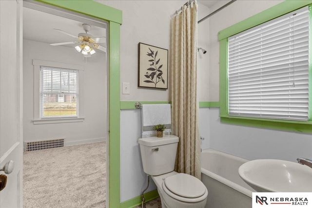 2244 S 33rd Street, Lincoln, NE 68506