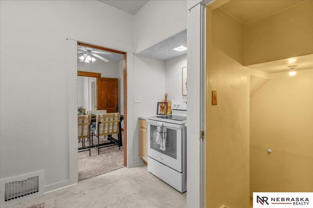 2244 S 33rd Street, Lincoln, NE 68506