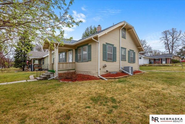 2244 S 33rd Street, Lincoln, NE 68506