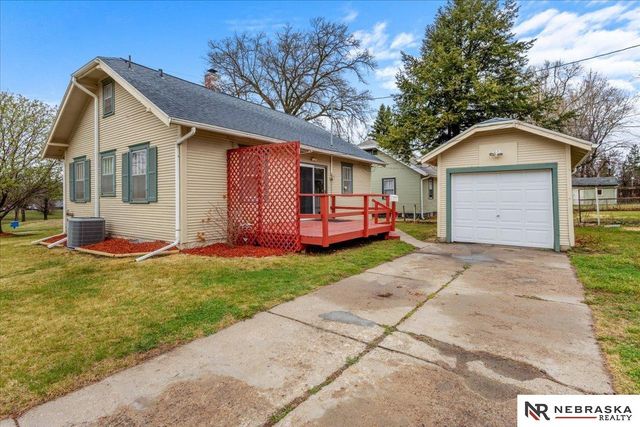 2244 S 33rd Street, Lincoln, NE 68506
