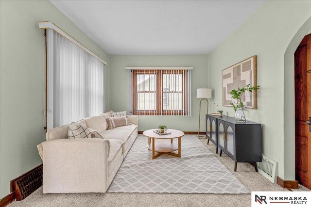 2244 S 33rd Street, Lincoln, NE 68506
