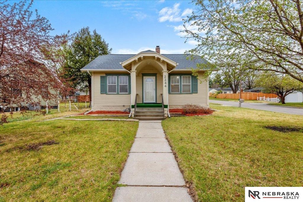 2244 S 33rd Street, Lincoln, NE 68506