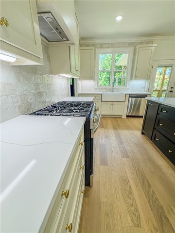 12 Dickenshire Drive, Bella Vista, AR 72714