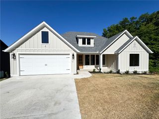 12 Dickenshire Drive, Bella Vista, AR 72714