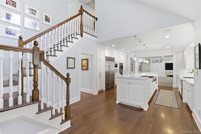 5 Toboggan Hill Path, Cold Spring Harbor, NY 11724