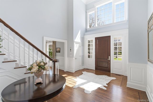 5 Toboggan Hill Path, Cold Spring Harbor, NY 11724