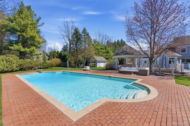 5 Toboggan Hill Path, Cold Spring Harbor, NY 11724