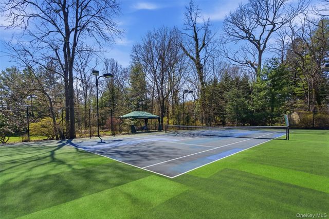 5 Toboggan Hill Path, Cold Spring Harbor, NY 11724