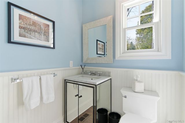 5 Toboggan Hill Path, Cold Spring Harbor, NY 11724