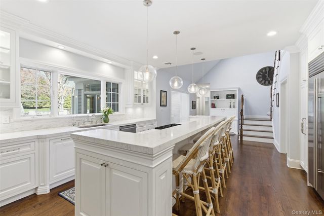 5 Toboggan Hill Path, Cold Spring Harbor, NY 11724