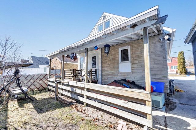 1611 Jackson STREET, Two Rivers, WI 54241