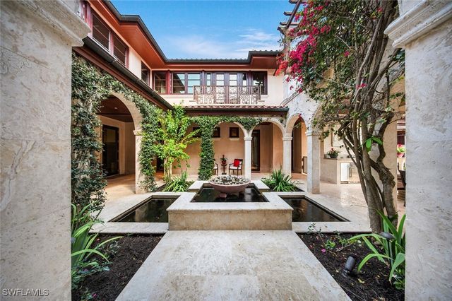 2233 Forrest LN, Naples, FL 34102