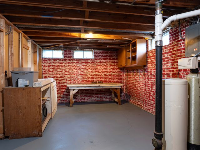 3506 Somerset Drive, Bettendorf, IA 52722
