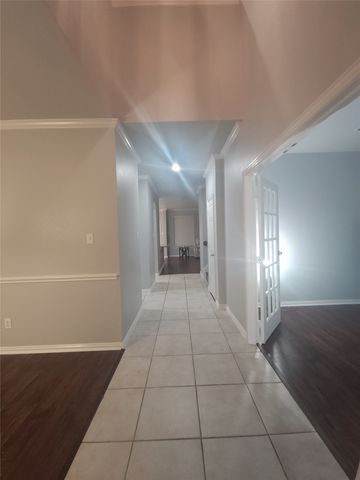 1024 Fair Oaks Drive, Grand Prairie, TX 75052