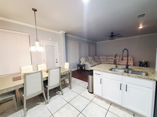 1024 Fair Oaks Drive, Grand Prairie, TX 75052