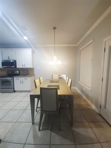 1024 Fair Oaks Drive, Grand Prairie, TX 75052