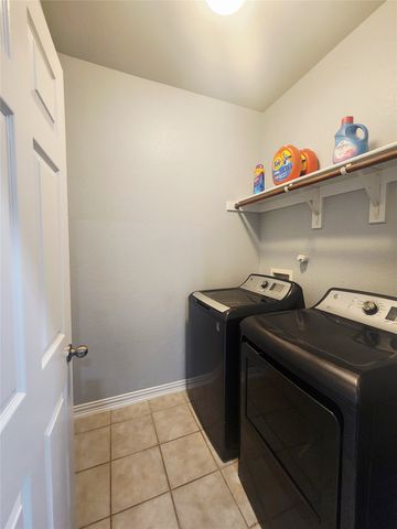 1024 Fair Oaks Drive, Grand Prairie, TX 75052